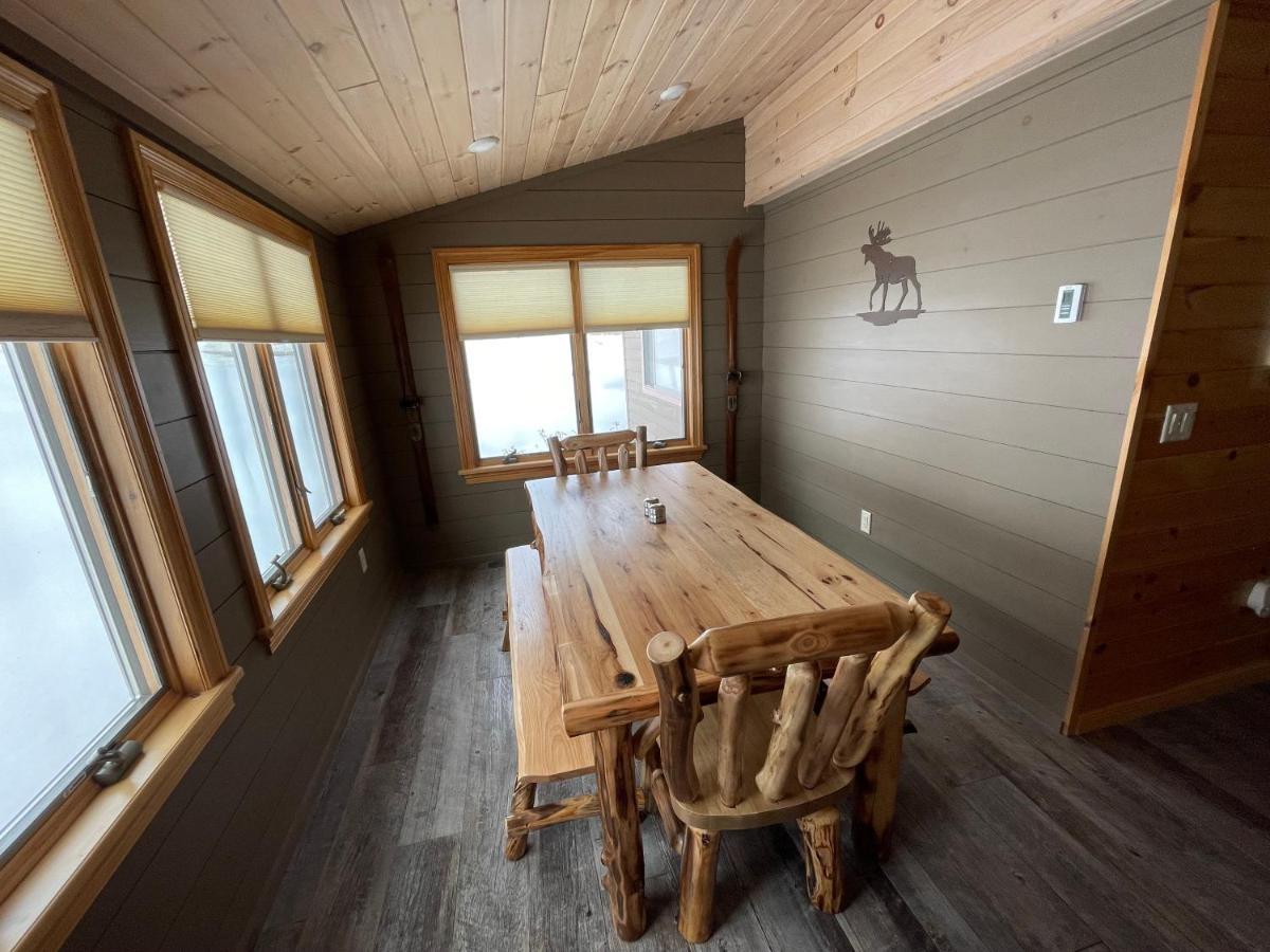 ホテルAdirondack Lake Cabins Indian Lake エクステリア 写真