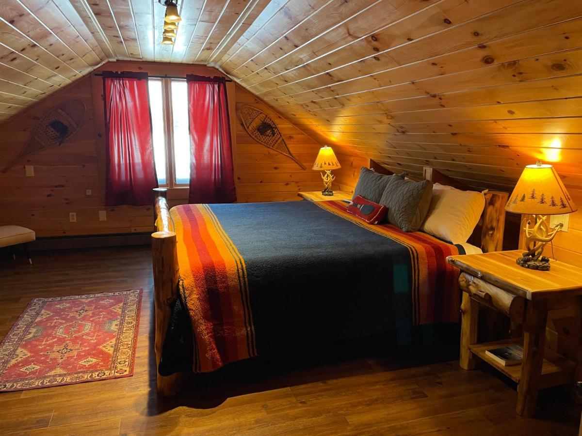 ホテルAdirondack Lake Cabins Indian Lake エクステリア 写真