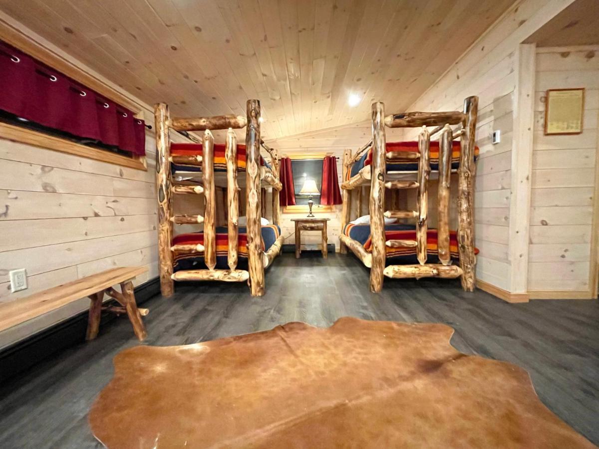 ホテルAdirondack Lake Cabins Indian Lake エクステリア 写真