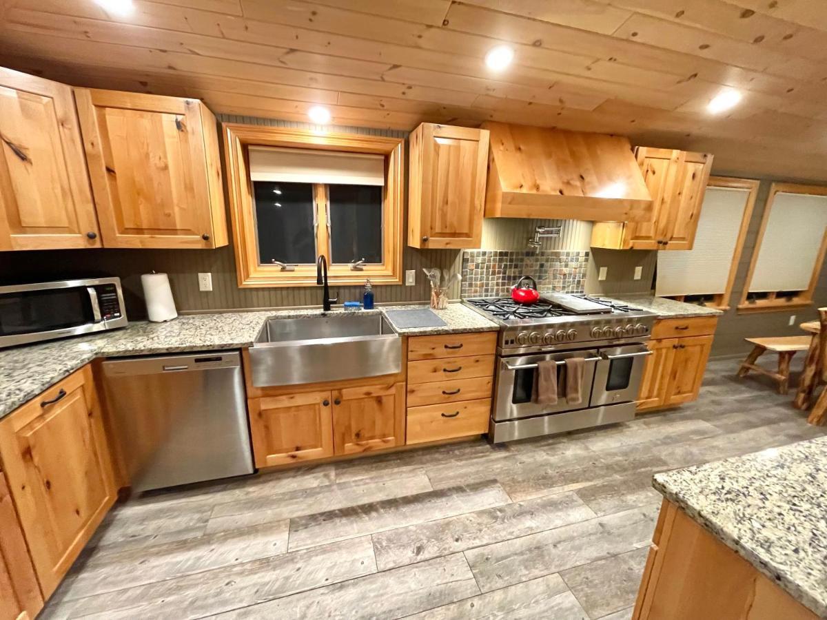 ホテルAdirondack Lake Cabins Indian Lake エクステリア 写真