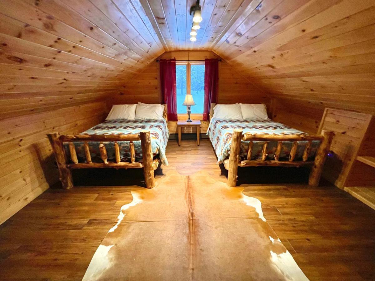 ホテルAdirondack Lake Cabins Indian Lake エクステリア 写真
