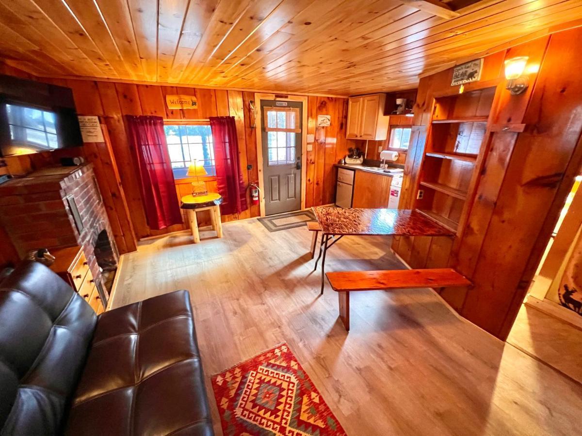 ホテルAdirondack Lake Cabins Indian Lake エクステリア 写真
