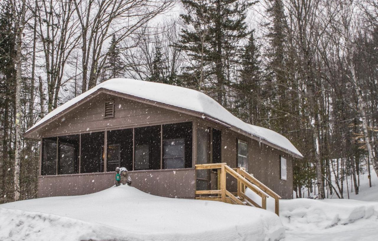 ホテルAdirondack Lake Cabins Indian Lake エクステリア 写真