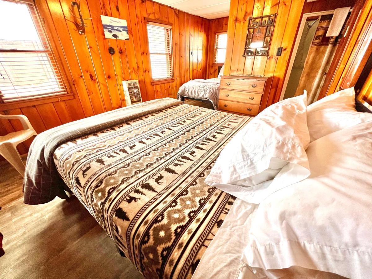 ホテルAdirondack Lake Cabins Indian Lake エクステリア 写真