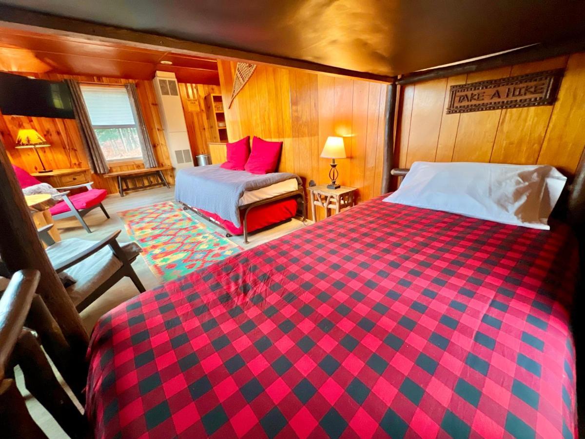 ホテルAdirondack Lake Cabins Indian Lake エクステリア 写真