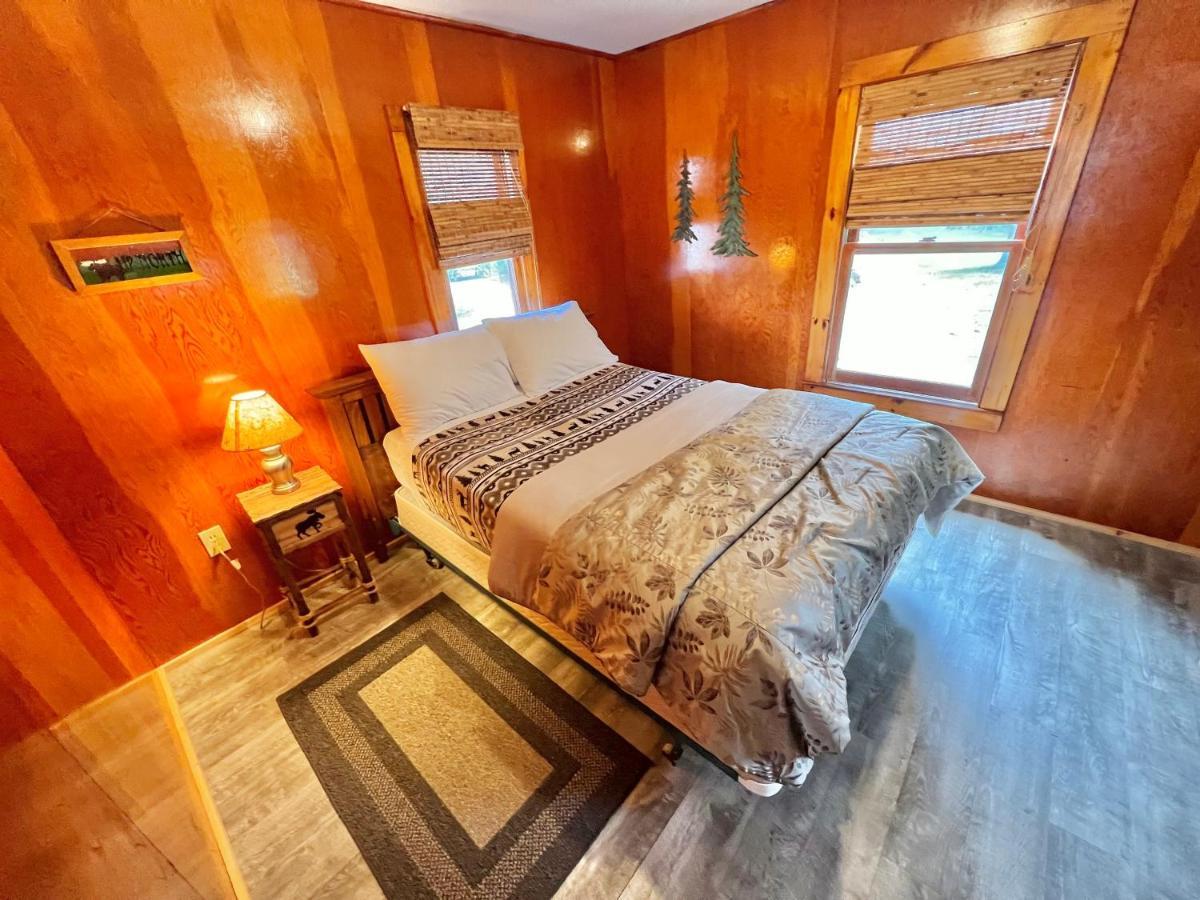 ホテルAdirondack Lake Cabins Indian Lake エクステリア 写真
