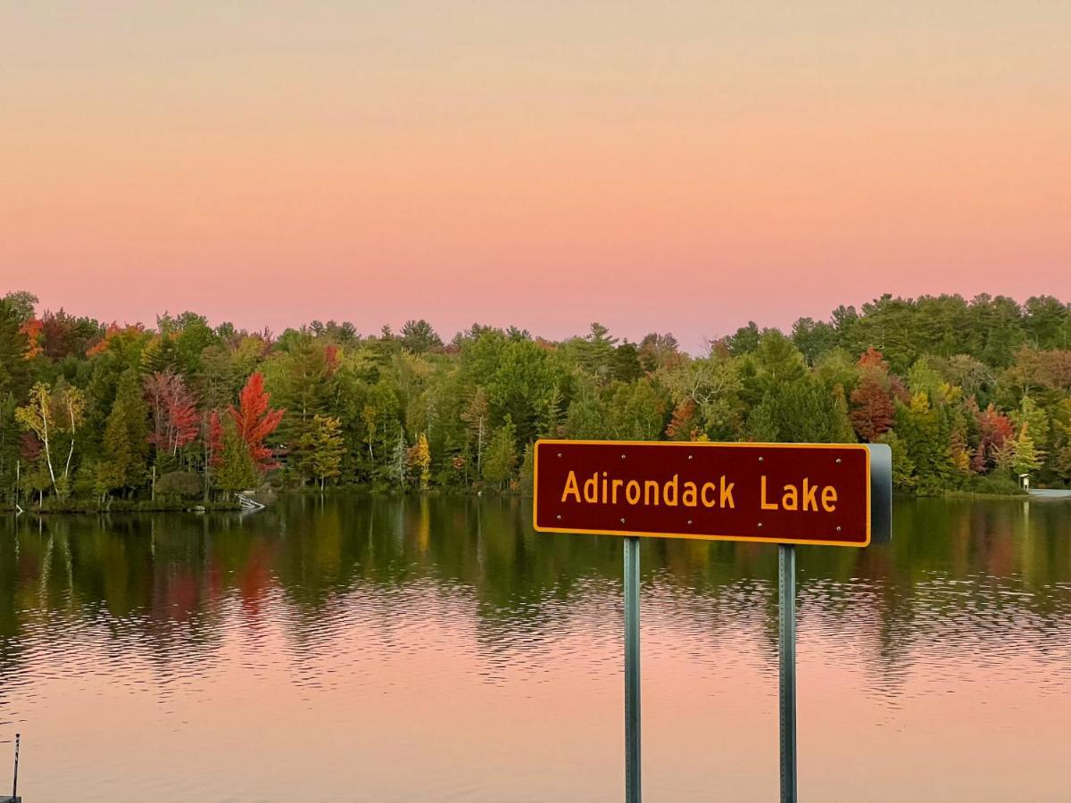 ホテルAdirondack Lake Cabins Indian Lake エクステリア 写真