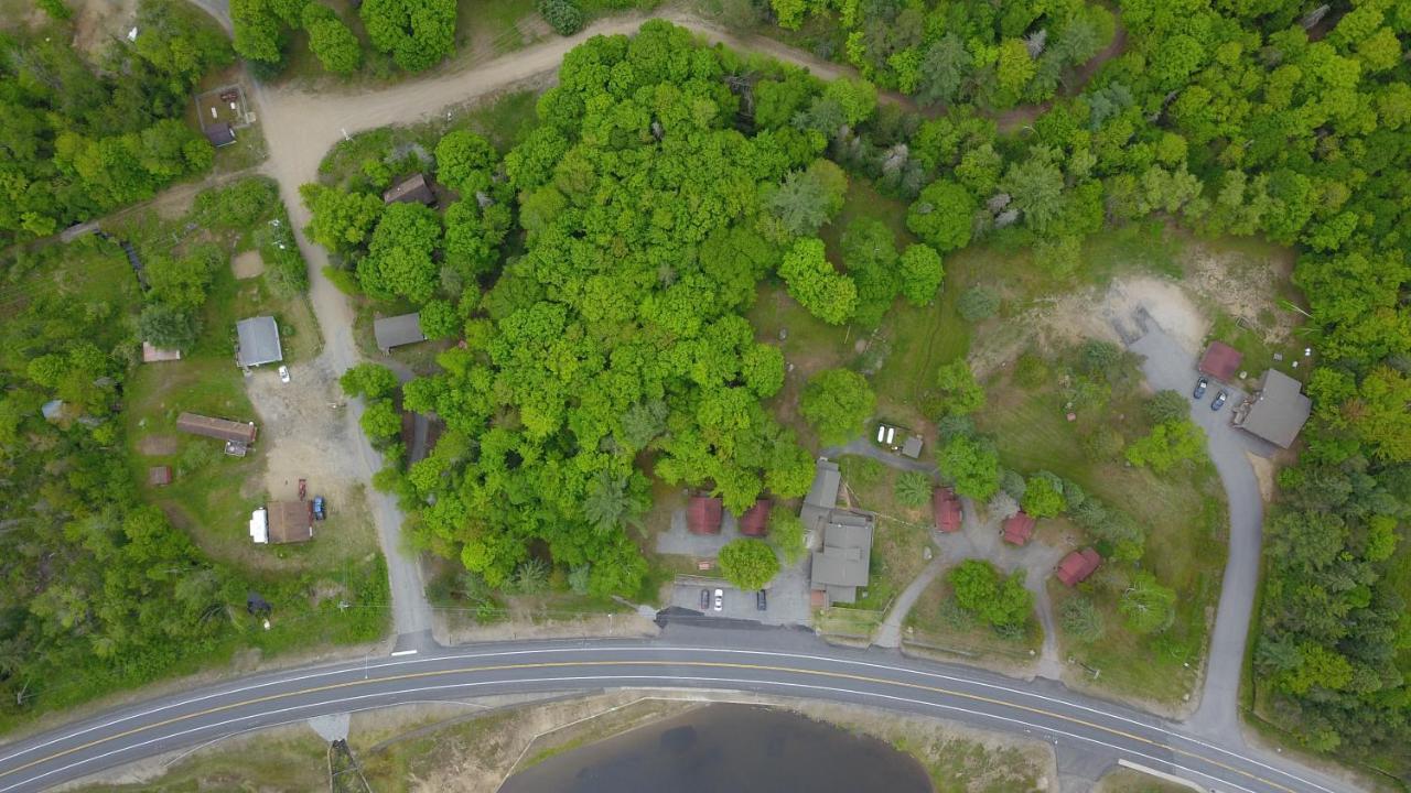 ホテルAdirondack Lake Cabins Indian Lake エクステリア 写真