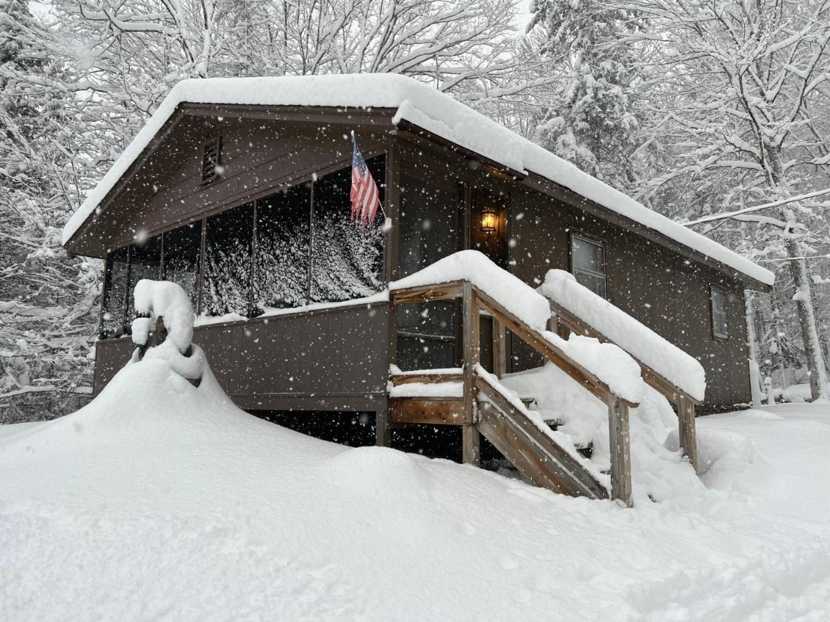 ホテルAdirondack Lake Cabins Indian Lake エクステリア 写真
